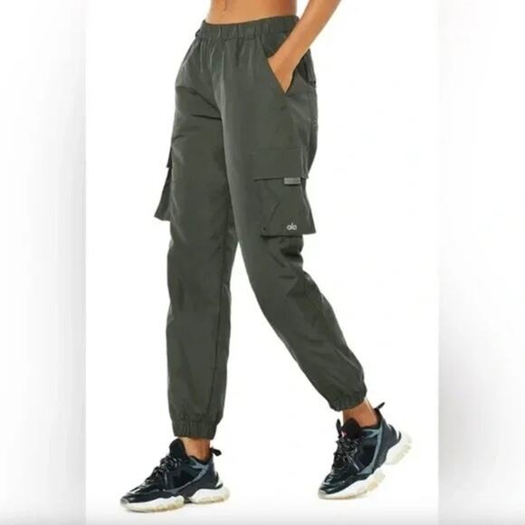 ALO Yoga It Girl Cargo Jogger Pants Olive Green Hiking Outdoor Active Women's S - Picture 1 of 13